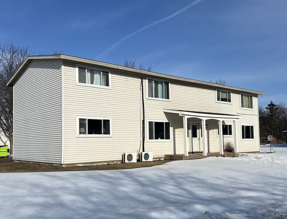 750 Harding St in Chippewa Falls, WI - Building Photo