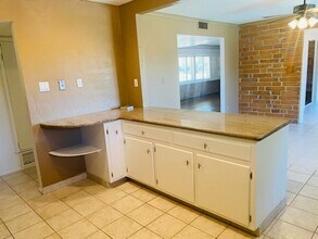 250 W Greenock Dr in Tucson, AZ - Building Photo - Building Photo