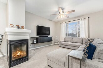 4325 Savoy Ln in McHenry, IL - Building Photo - Building Photo