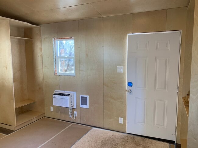 10825 NE Sandy Blvd in Portland, OR - Foto de edificio - Building Photo