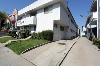 149 S St Andrews Pl in Los Angeles, CA - Building Photo - Building Photo