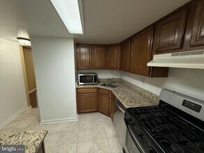 1403 Northgate Square in Reston, VA - Building Photo - Building Photo