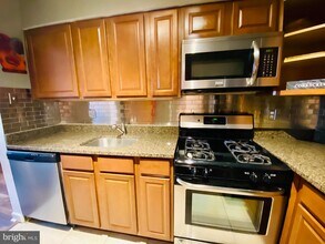 5111 8th Rd S-Unit -13 in Arlington, VA - Foto de edificio - Building Photo