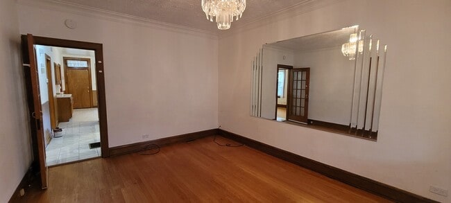 8429 S Marquette Ave in Chicago, IL - Building Photo - Building Photo