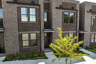 2000 S Hamilton Rd in Nashville, TN - Building Photo - Building Photo