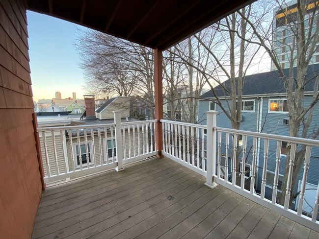 34 Speridakis Ter, Unit 3 in Cambridge, MA - Foto de edificio - Building Photo