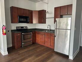 23 W Main St in Middletown, NY - Building Photo