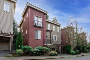 12325 NE 86th Way in Kirkland, WA - Building Photo