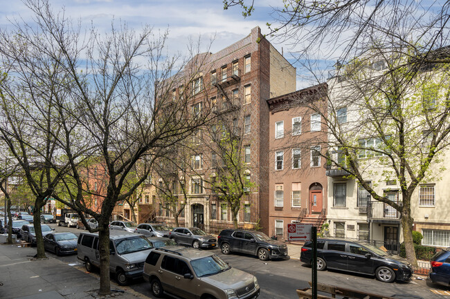 141 Ross St in Brooklyn, NY - Foto de edificio - Building Photo