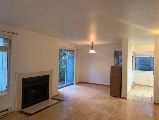 10129 NE 115th Ln in Kirkland, WA - Building Photo - Building Photo