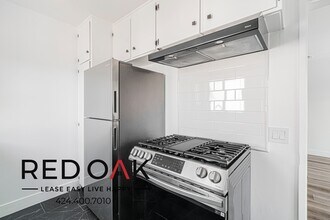 8514 Sherwood Dr in West Hollywood, CA - Building Photo - Building Photo