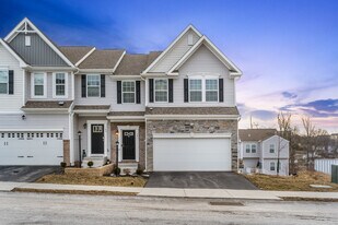 171 Lockheed Dr in Coraopolis, PA - Building Photo