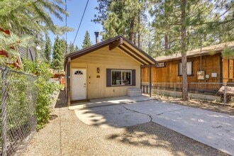 1007 Sugarloaf Blvd in Big Bear, CA - Building Photo - Building Photo