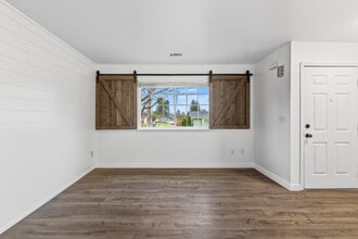 1288 Grouse Ct in Redding, CA - Building Photo - Building Photo