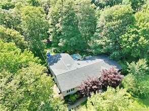 1 Emerald Dr in Pomona, NY - Building Photo - Building Photo