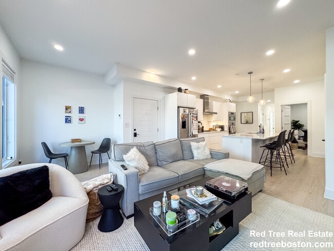 231 Maverick St in Boston, MA - Foto de edificio - Building Photo