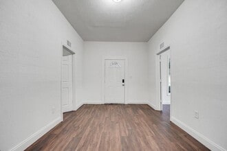 2410 Mc Quade St in Jacksonville, FL - Foto de edificio - Building Photo