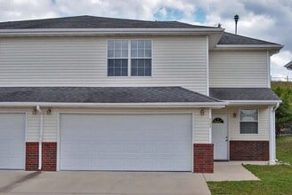 121 Hickory Ridge Dr in St. Robert, MO - Building Photo - Building Photo
