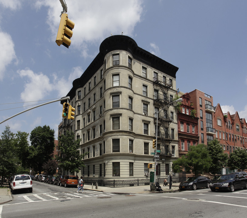 1 West 127th Street in New York, NY - Building Photo