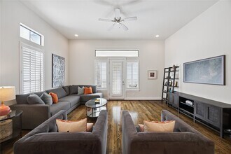 4721 Banning Dr in Houston, TX - Building Photo - Building Photo