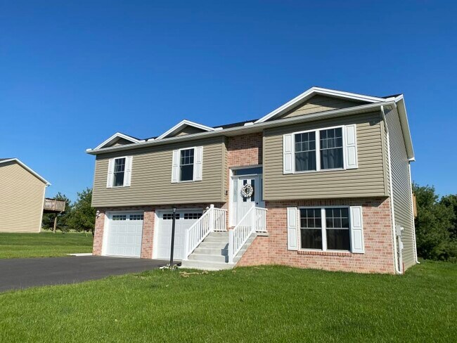 354 Edison Dr in Shippensburg, PA - Building Photo - Building Photo