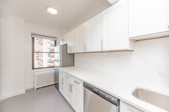 1100 N Dearborn St in Chicago, IL - Building Photo - Building Photo