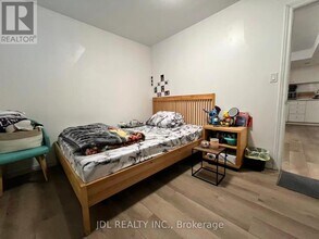 15 Summerglade Dr in Toronto, ON - Building Photo - Building Photo