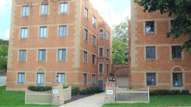 253 Beverly Rd, Unit 1
