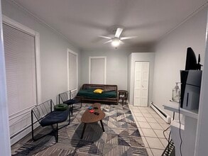 9 Grenada Pl, Unit First Floor in Montclair, NJ - Building Photo - Building Photo