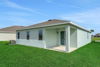 1018 Swamp Chestnut Lp in the Villages, FL - Foto de edificio - Building Photo