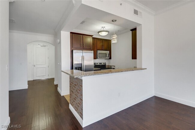 23191 Fashion Dr in Estero, FL - Building Photo - Building Photo