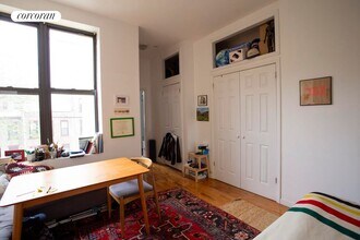 194 Vernon Ave in Brooklyn, NY - Foto de edificio - Building Photo