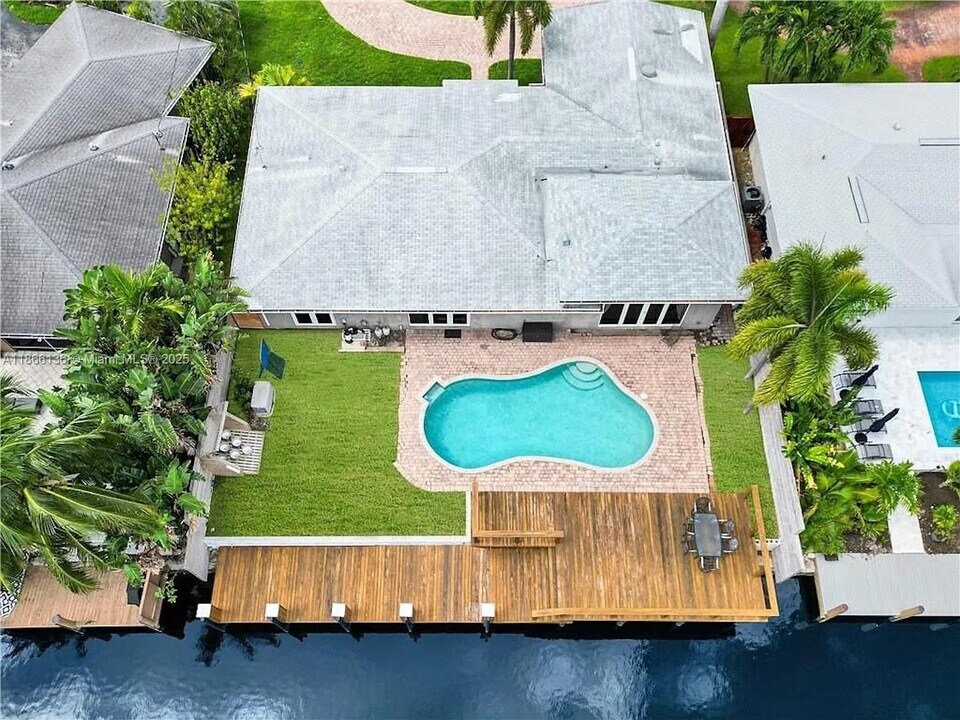 2306 NE 15th Ave in Wilton Manors, FL - Building Photo