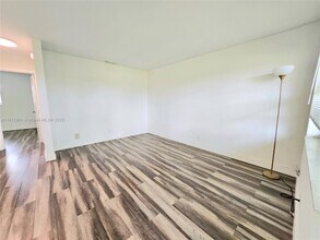 5180 NE 6th Ave, Unit 621 in Oakland Park, FL - Building Photo - Building Photo