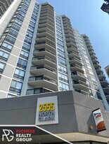 2551 N Clark St, Unit 402 in Chicago, IL - Building Photo