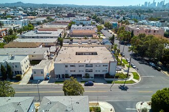 4855 Elmwood Ave in Los Angeles, CA - Foto de edificio - Building Photo