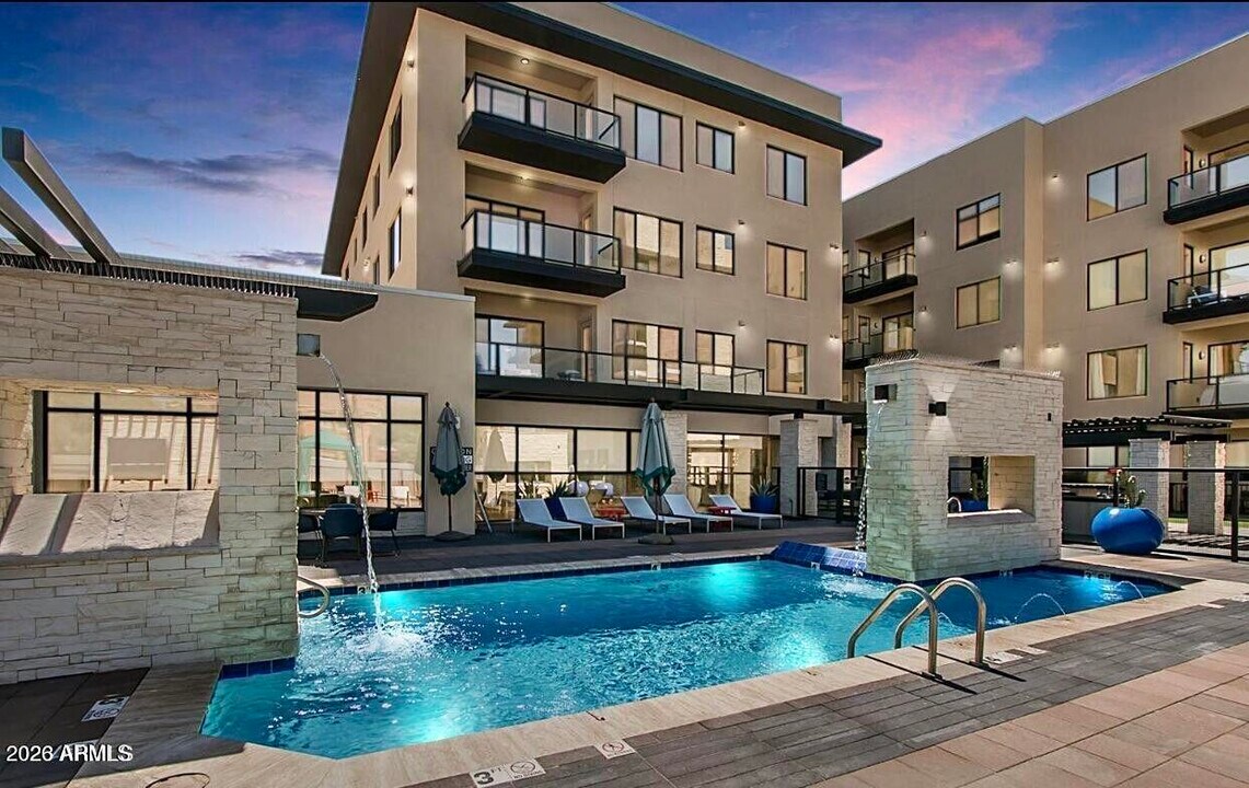 7300 E Earll Dr in Scottsdale, AZ - Foto de edificio