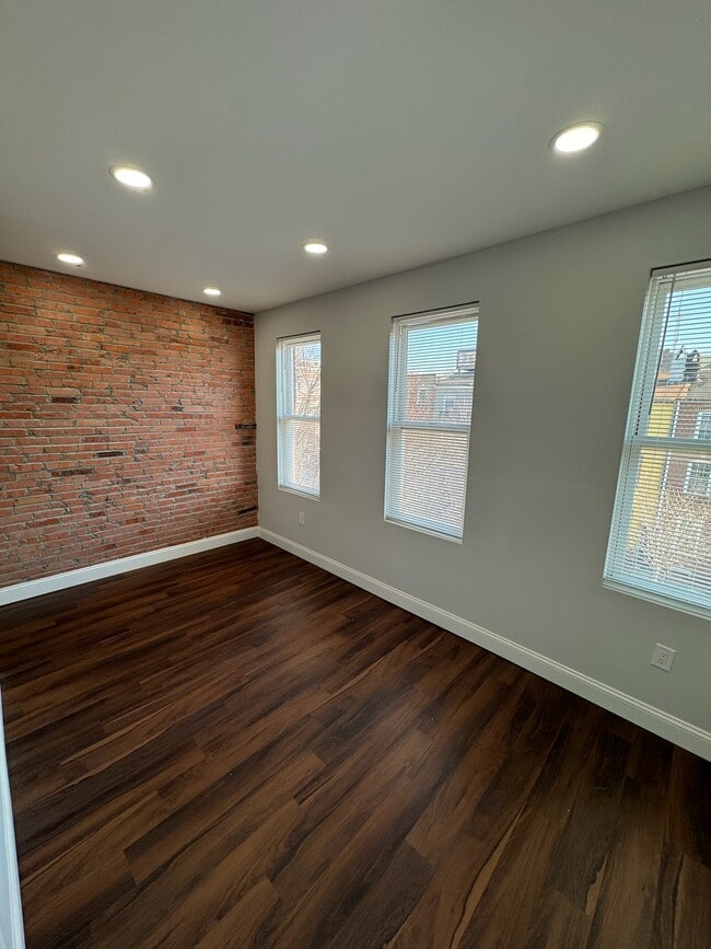 property at 10 S Ann St