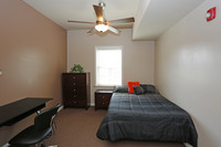 Smith Apartments @ 53 East Chalmers in Champaign, IL - Foto de edificio - Interior Photo