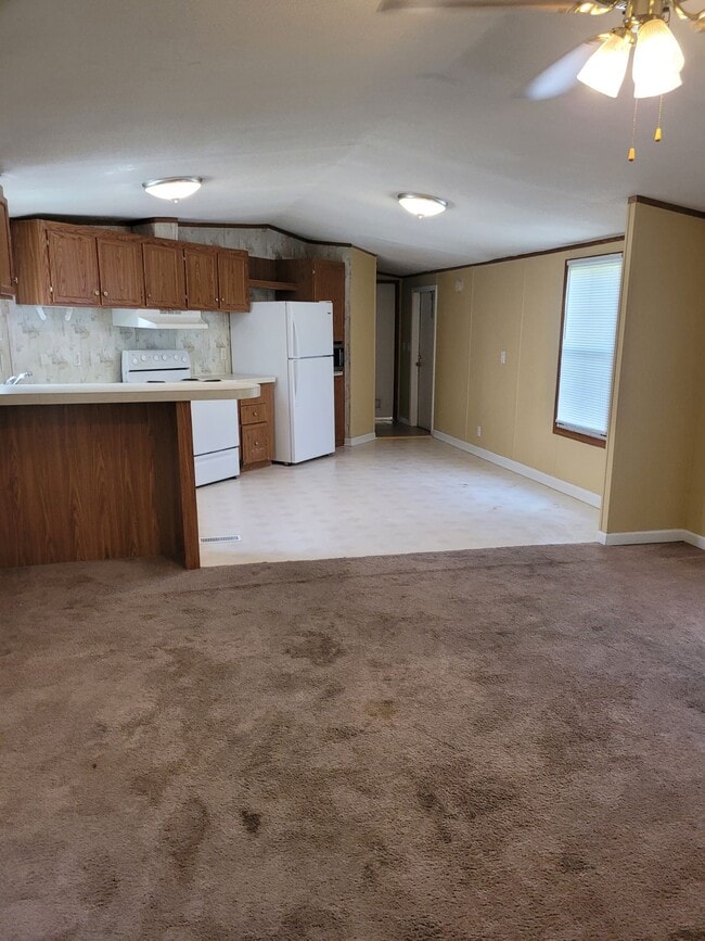 14054 Mays Rd in Gulfport, MS - Foto de edificio - Building Photo