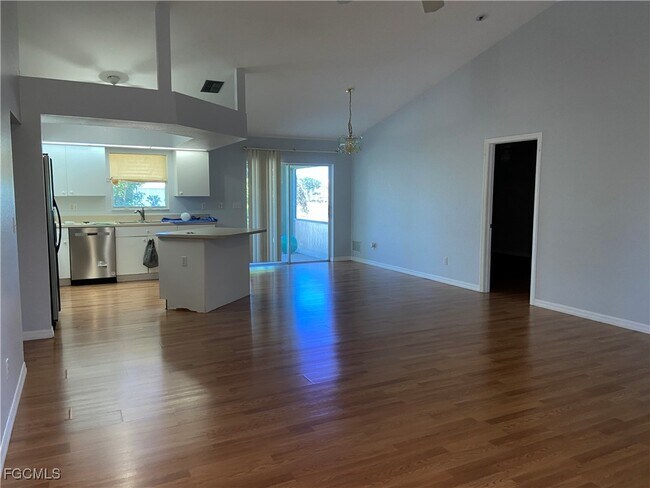 2002 SW 15th Pl in Cape Coral, FL - Building Photo - Building Photo