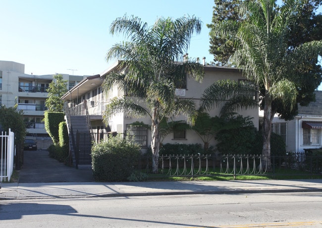 6416 Fountain Ave