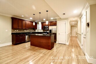 5528 S Indiana Ave in Chicago, IL - Foto de edificio - Building Photo