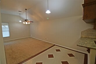 8615 Sweetbrush Dr in Houston, TX - Foto de edificio - Building Photo