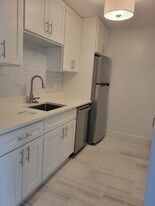 1 Greenbriar Dr, Unit 307 in North Reading, MA - Building Photo