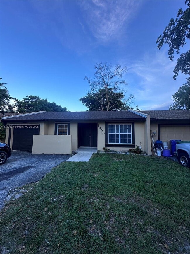 property at 9300 E Elm Ln