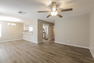 1112 Barton Green Dr in Las Vegas, NV - Building Photo - Building Photo