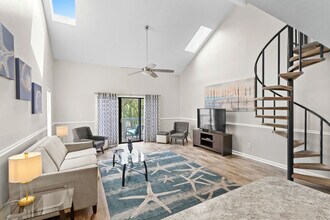 1890 Colony Dr in Myrtle Beach, SC - Foto de edificio - Building Photo