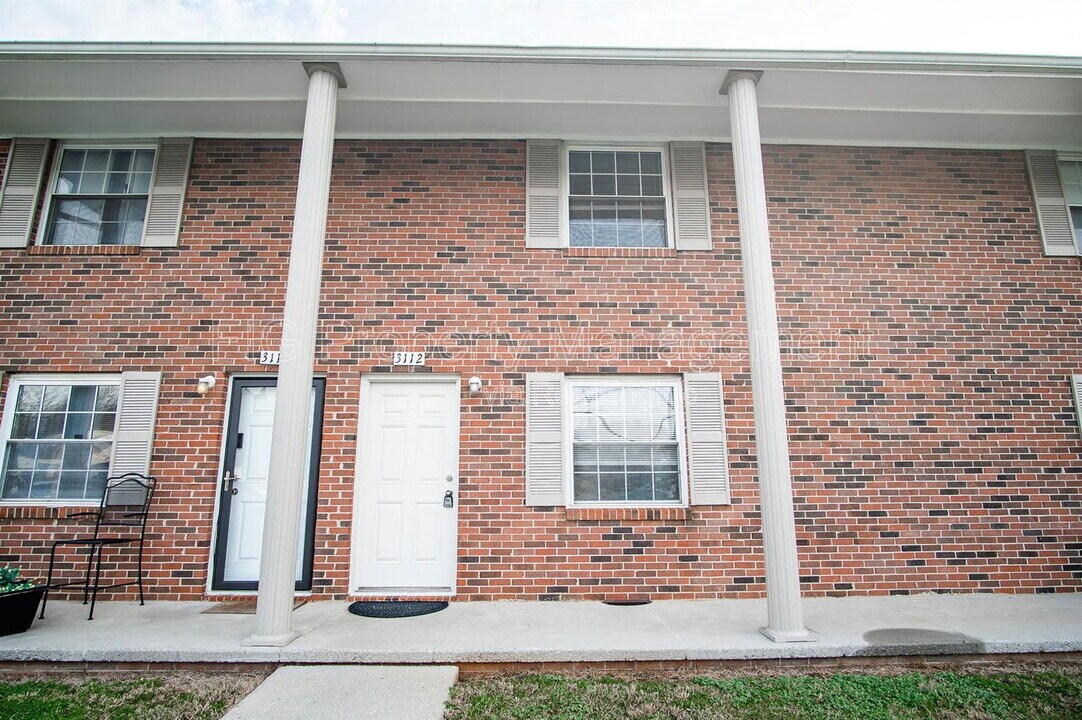 3112 E Governor John Sevier Hwy in Knoxville, TN - Building Photo