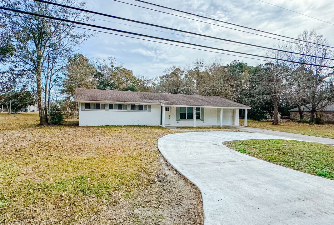 3504 Beachview Dr in Ocean Springs, MS - Building Photo